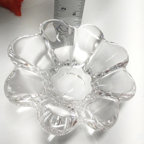 1 Vintage-Inspired Clear Glass Taper Candle Holders – Elegant Floral Peta - Picture 4 of 5